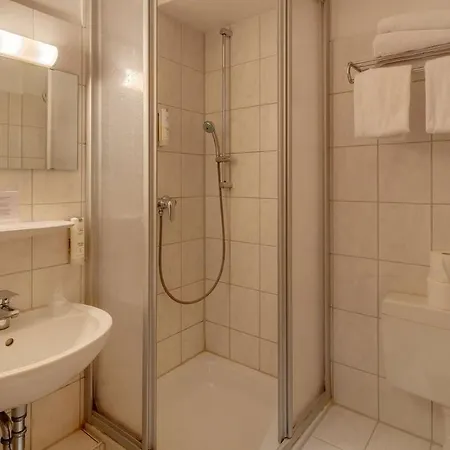 호텔 Frederics Schwabing 4*
