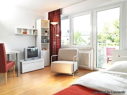 Frederics Schwabing 4*