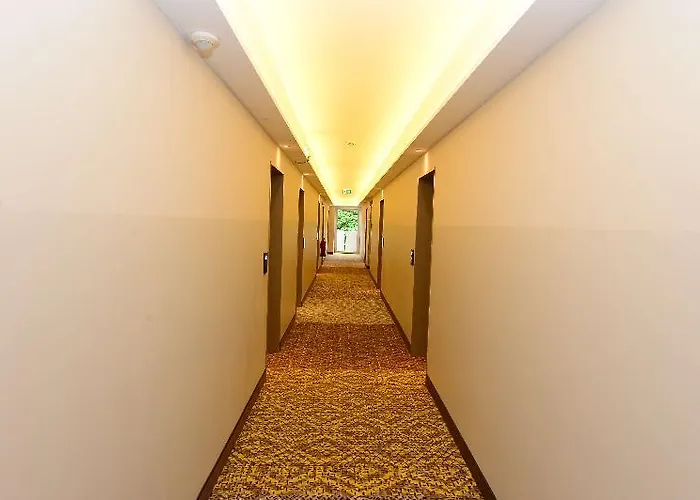 Frederics Schwabing 4*