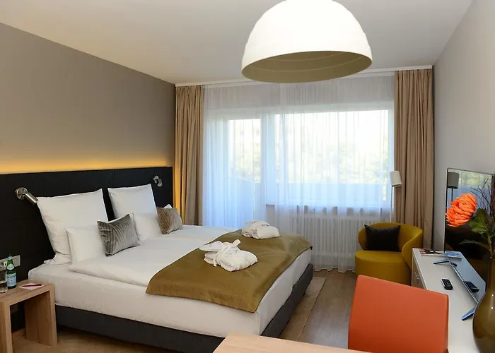 Отель Frederics Schwabing