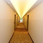 Frederics Schwabing 4*
